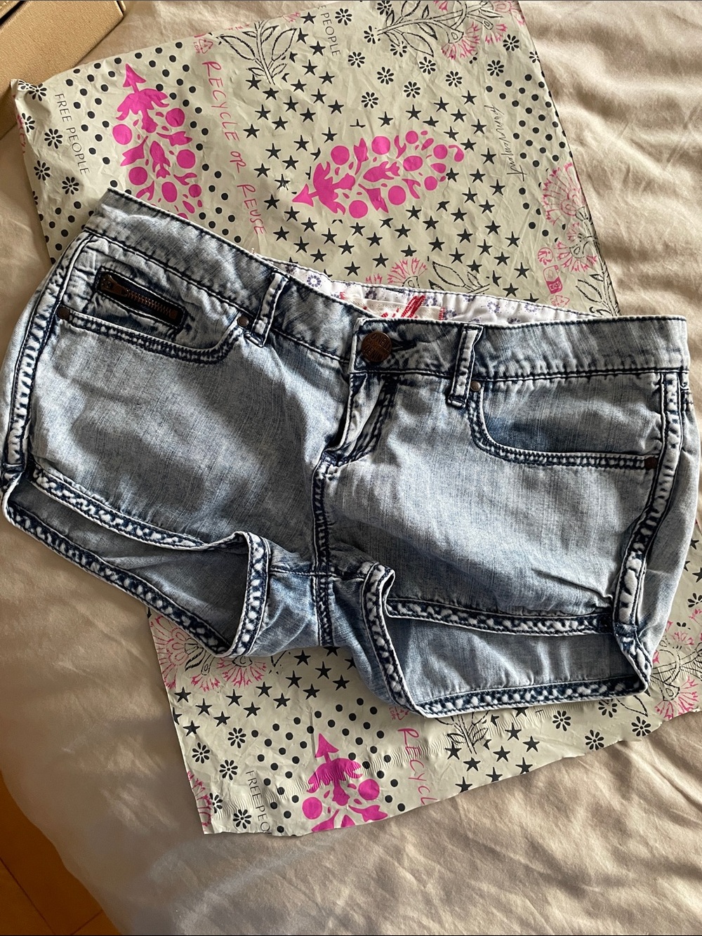 27 O'Neill Alluring Light Wash Denim Jean Shorts - Faded Blue
